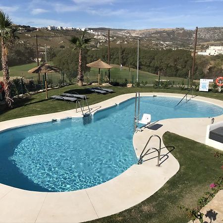 Seaside Serenity: 2-Bedroom Apartment with Pool and Garden San Luis de Sabinillas Exterior photo