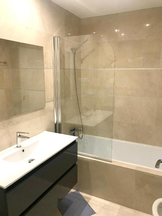 Seaside Serenity: 2-Bedroom Apartment with Pool and Garden San Luis de Sabinillas Exterior photo