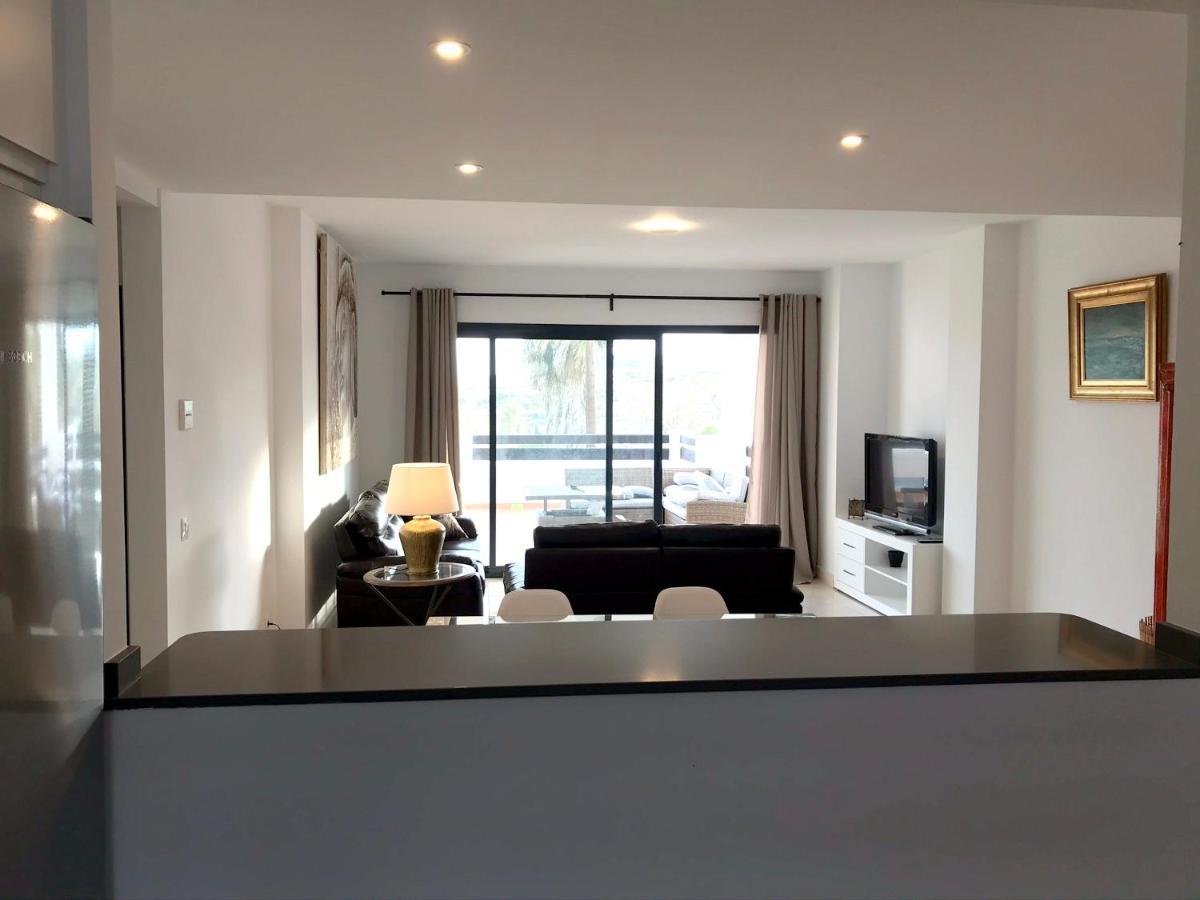 Seaside Serenity: 2-Bedroom Apartment with Pool and Garden San Luis de Sabinillas Exterior photo
