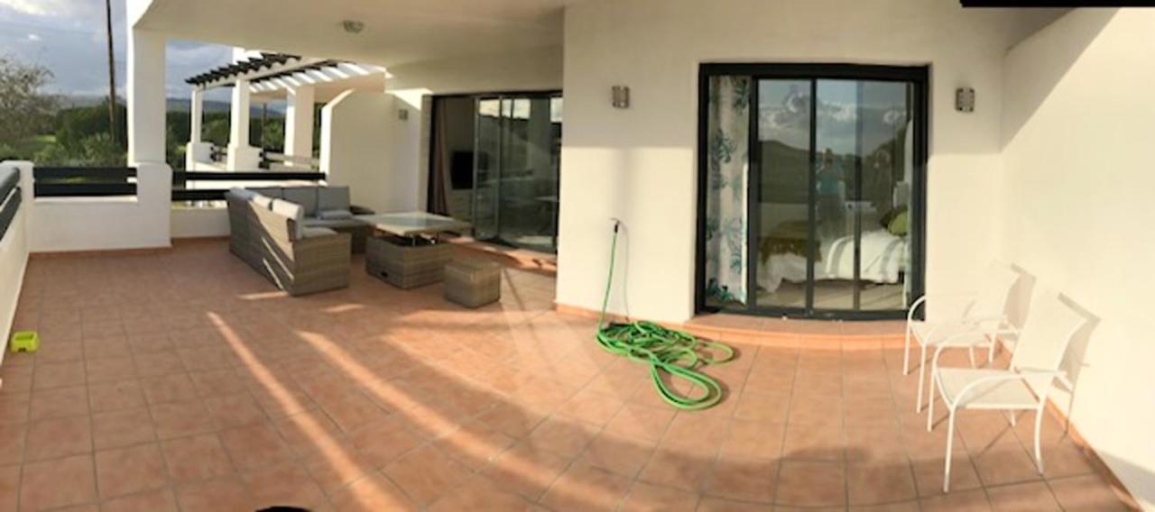 Seaside Serenity: 2-Bedroom Apartment with Pool and Garden San Luis de Sabinillas Exterior photo